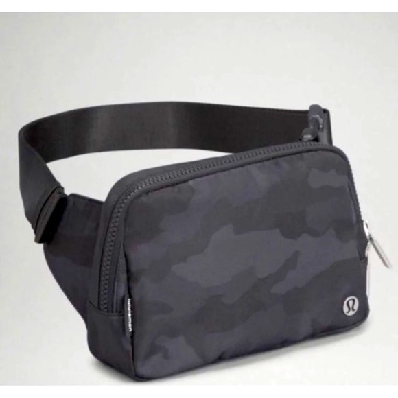 lululemon athletica Handbags - NWT Lululemon Everywhere Belt Bag 2L Camo Black